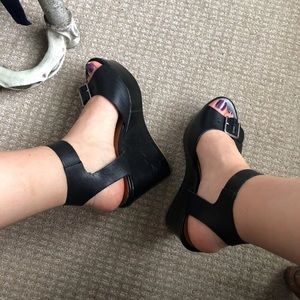 Black Wedges